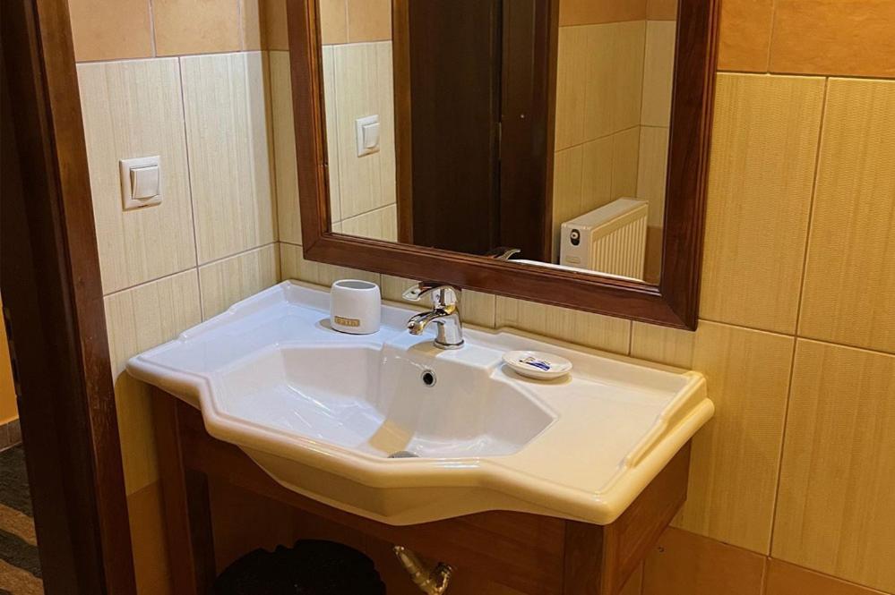 Guesthouse Teloni Vytína Eksteriør bilde
