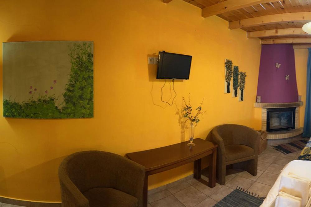 Guesthouse Teloni Vytína Eksteriør bilde
