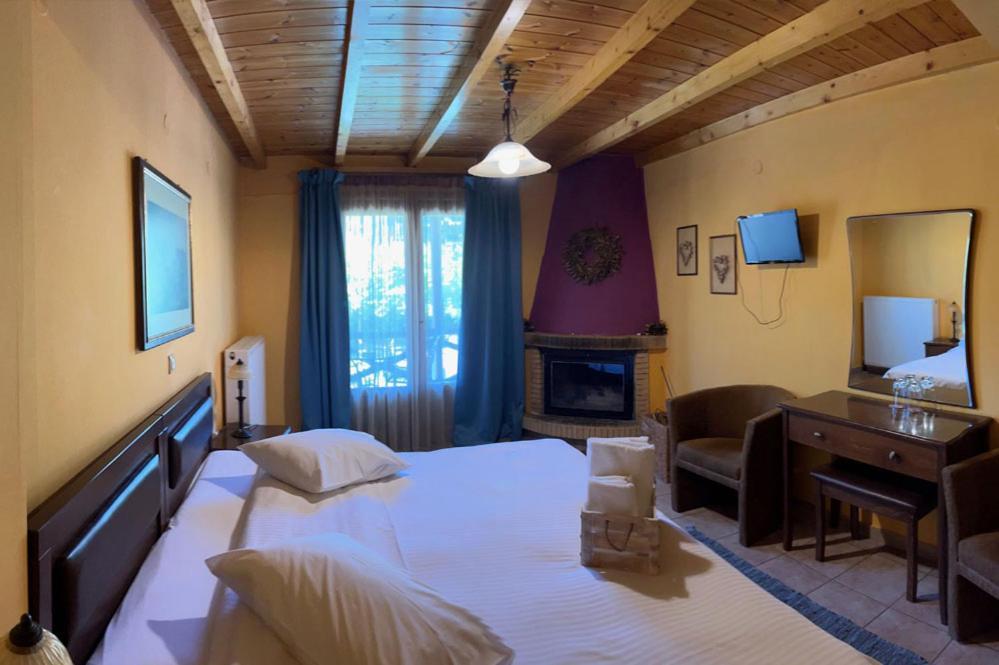 Guesthouse Teloni Vytína Eksteriør bilde