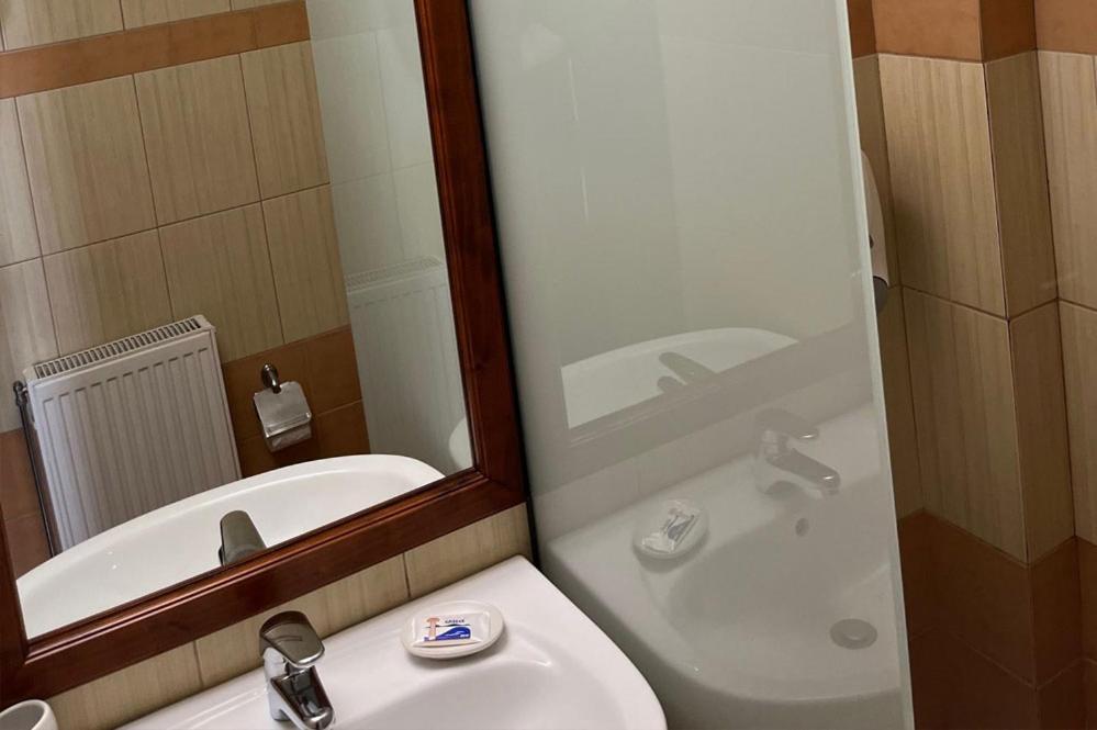 Guesthouse Teloni Vytína Eksteriør bilde