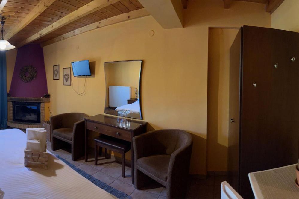 Guesthouse Teloni Vytína Eksteriør bilde