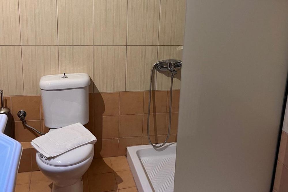 Guesthouse Teloni Vytína Eksteriør bilde