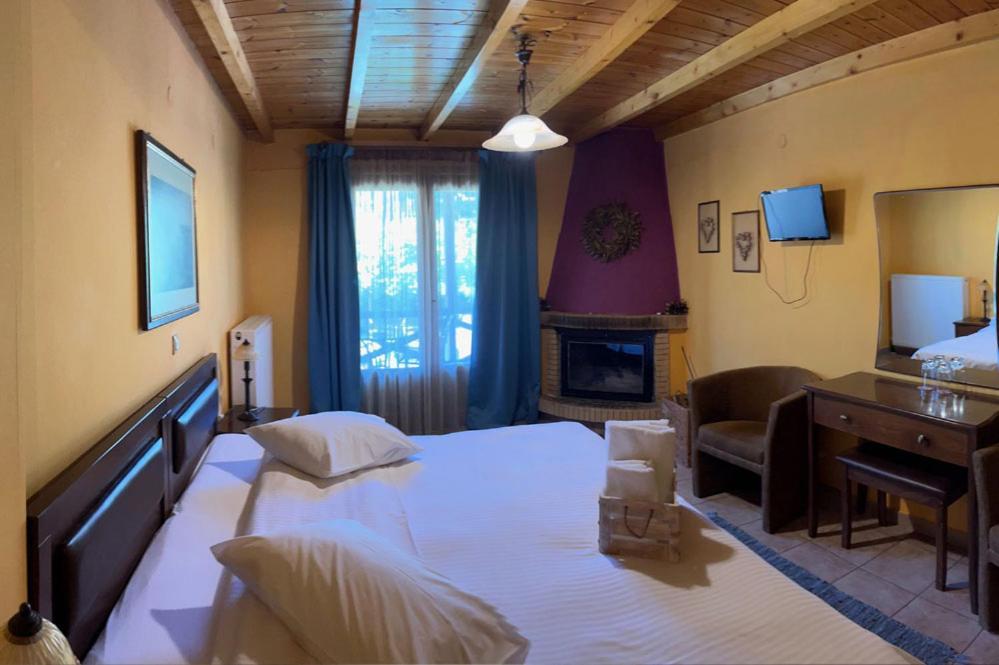 Guesthouse Teloni Vytína Eksteriør bilde