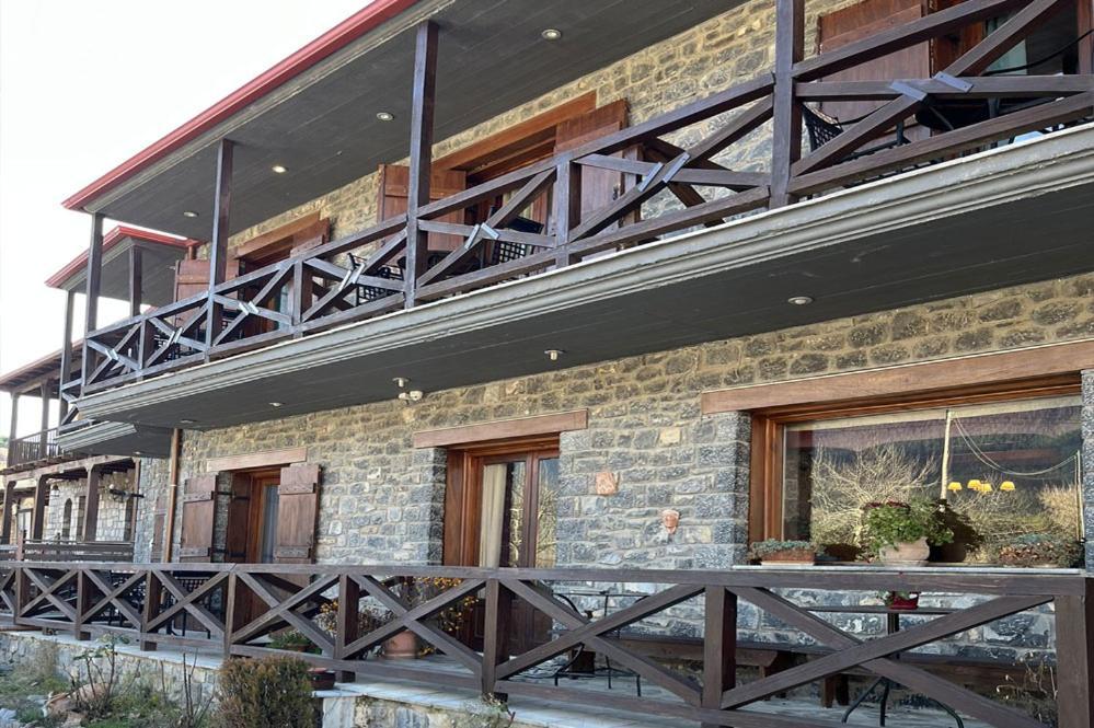 Guesthouse Teloni Vytína Eksteriør bilde